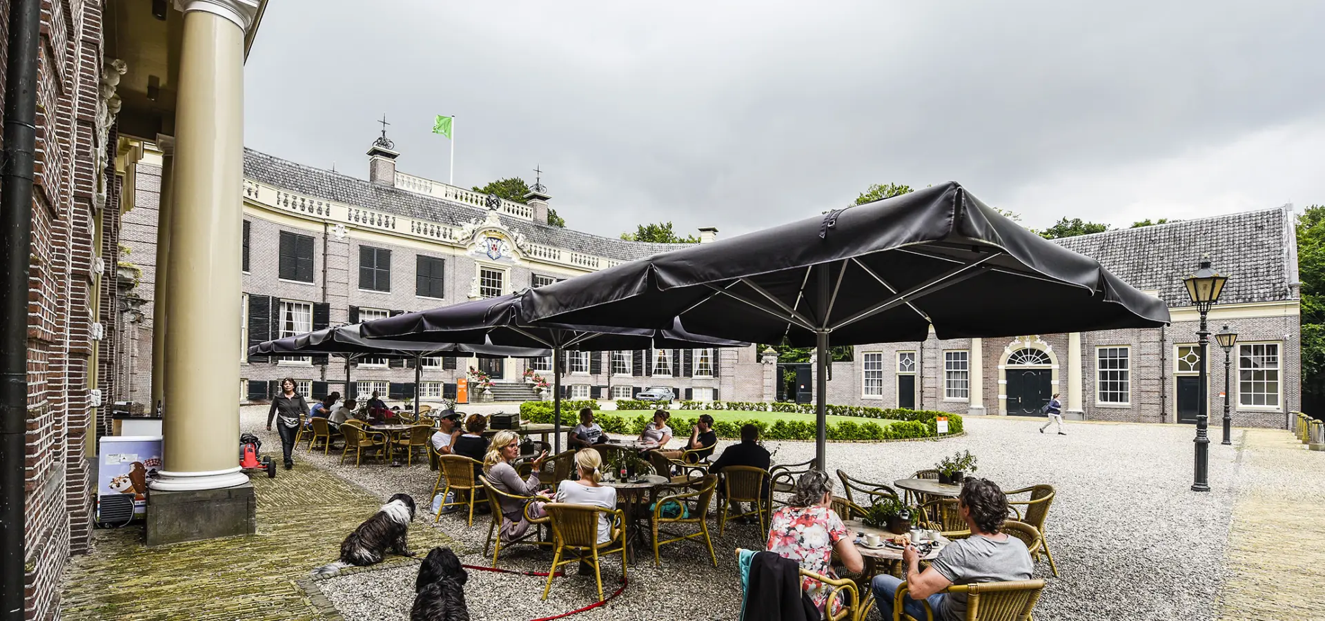 Kasteel Groeneveld terras zon eten restaurant Anne Hamers