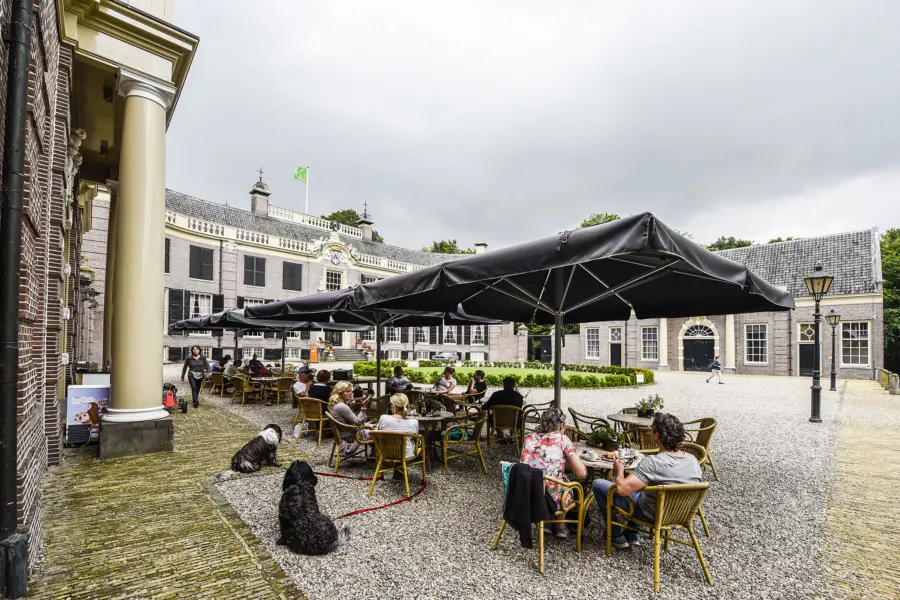 Kasteel Groeneveld terras zon eten restaurant Anne Hamers