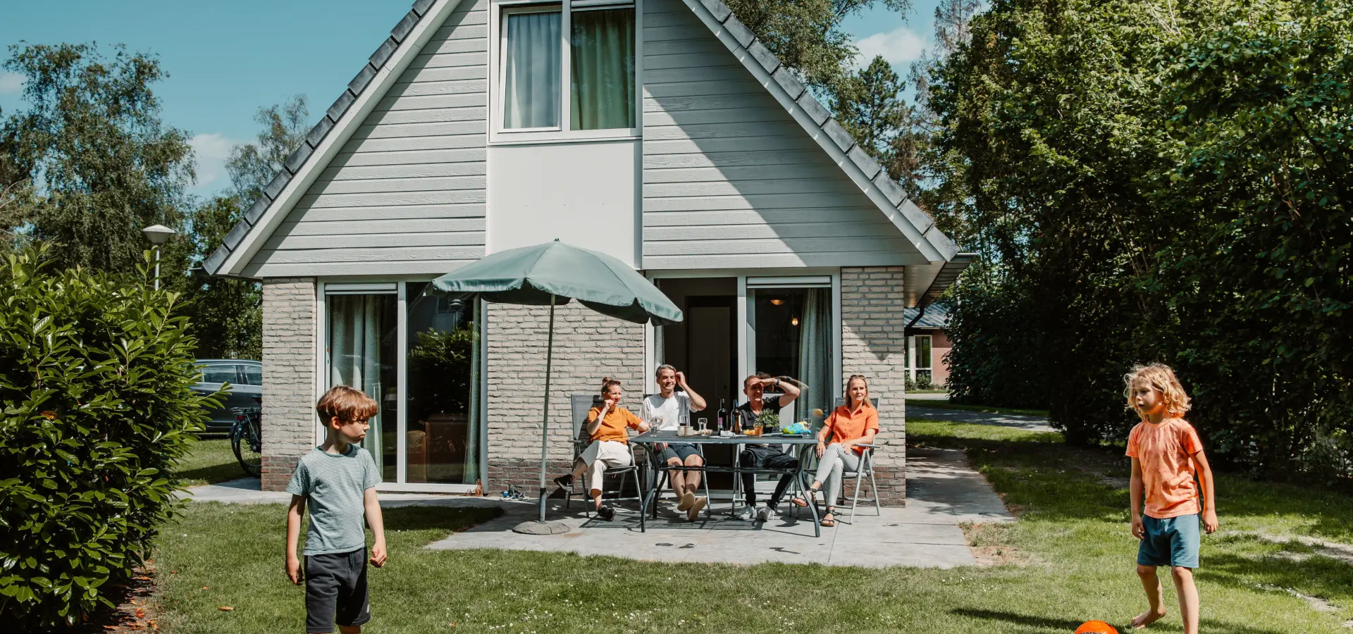 Foto 5 buitenkant met kids