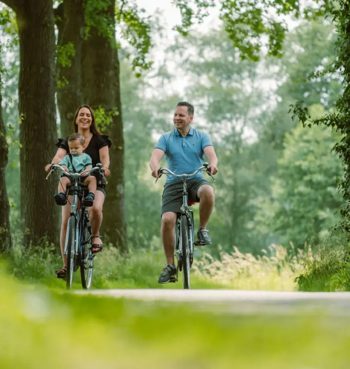 Fiets baby jong gezin 2022 DSC 2035