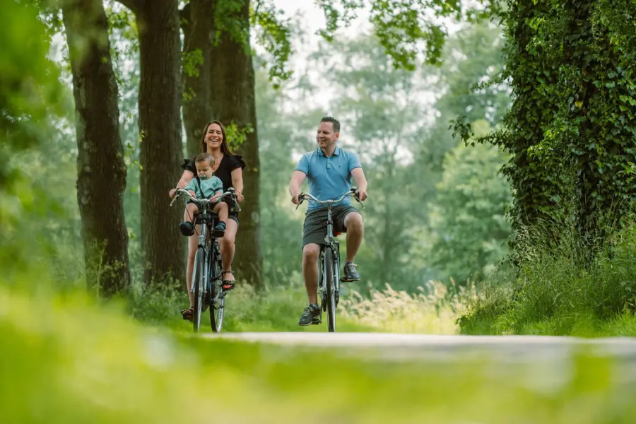 Fiets baby jong gezin 2022 DSC 2035