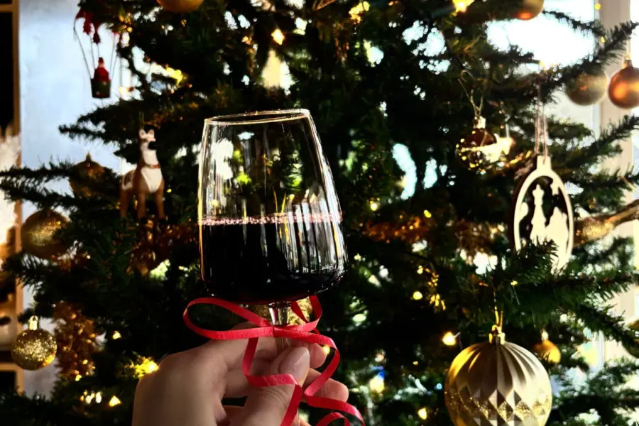 Wijn bij kerstboom 3
