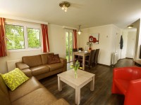 woonkamer 4 persoons chalet landgoed ruwinkel eettafel