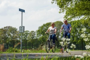 fietsen over de ruwinkelseweg landgoed