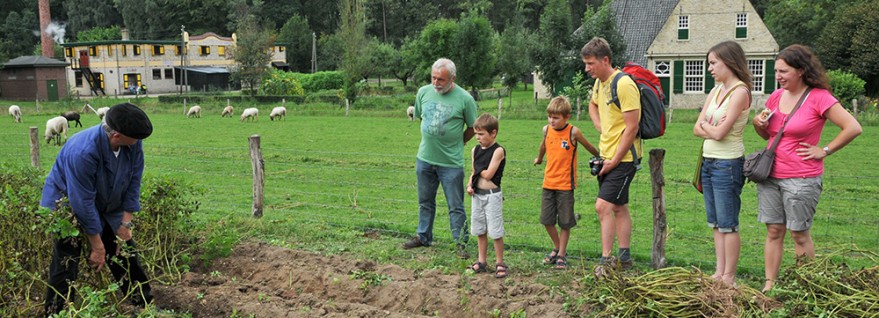 <a href="https://www.openluchtmuseum.nl/plan-je-bezoek/bezoek-met-groep/groepsarrangementen/keuterboeren">Lees meer!</a>